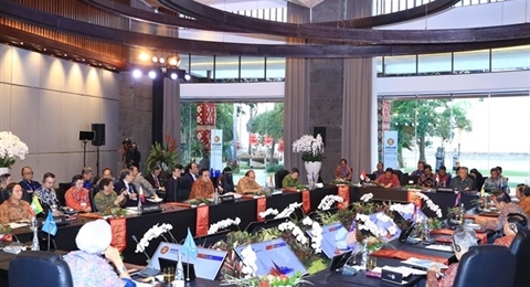 越南政府总理阮春福出席东盟领导人会晤